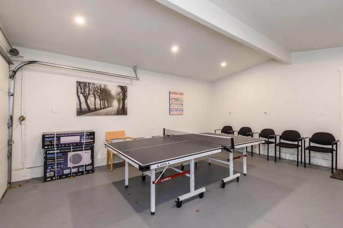 Spacious Disneyland 5 Bedroom 4 Bath House With Game Room Anaheim 0*,  United States