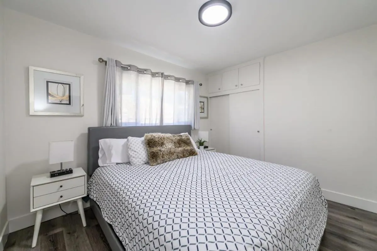 Spacious Disneyland 5 Bedroom 4 Bath House With Game Room Anaheim 0*,  United States
